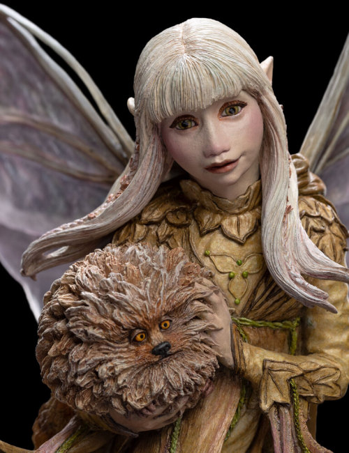 skekheck:Kira (and Fizzgig) statue by Weta Workshop