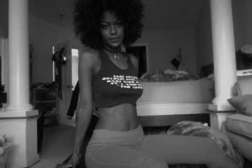 thefakerihanna:here’s to black beauty #BlackoutDay <3