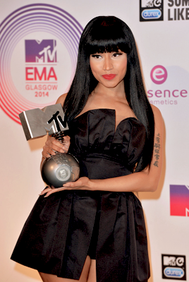 all-nickiminaj:Nicki Minaj x MTV EMA’s winners roomfeels like 2010 all over again.