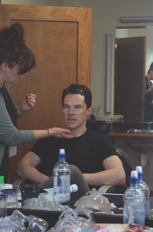 consultingtimelord-atyourservice:  cumberbuddy:  gorgeousanon:  Benedict Cumberbatch getting ready to portray Smaug (x)  I’d quite like to play dot to dot on his face.  his face in the last picture says ‘how am I supposed to believe this isn’t just