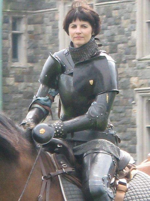 thatotherspectre: rikzpt: Is there anything sexier than armor? I don’t think so. My guy is not wrong:  I mean… EVERYONE LOOKS GOOD IN ARMOR. HOT FUCKING DAMN. 