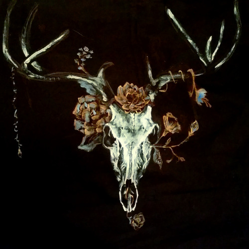 red-earth-rising:Fabric-painting of a stag skull - a bit of practice for the project I am working on