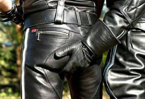 top-ff-leather-rubber-smoker:Leather when you hold us !!!!!!!!