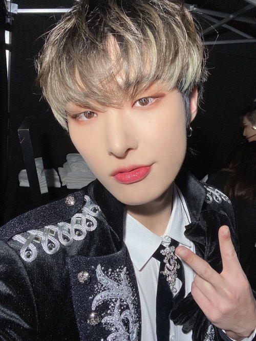 (220505) @ATEEZofficial twitter update[#MINGI] on vous aime!