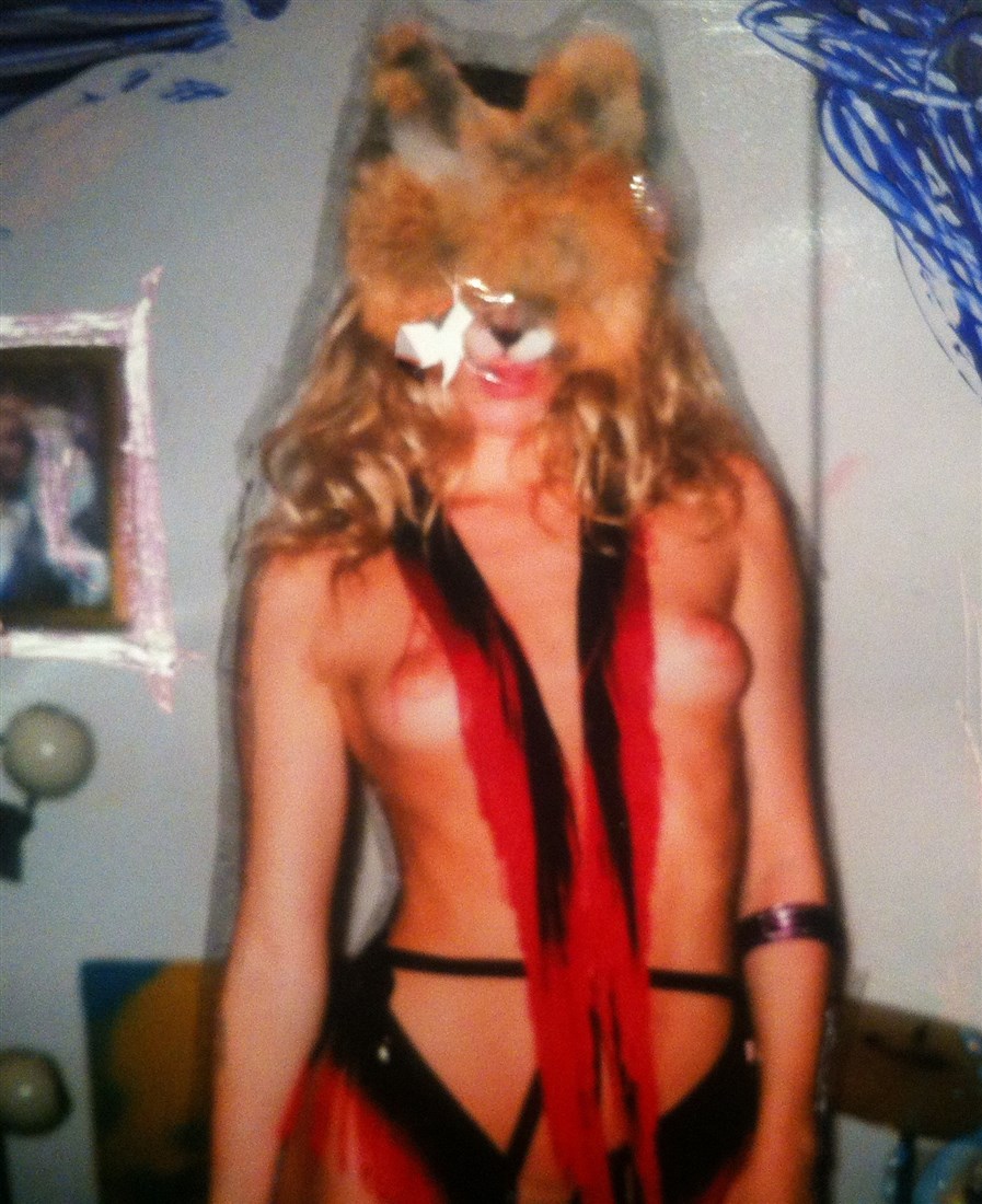 celebgoodies:  Suki Waterhouse  https://celebgoodies.tumblr.com