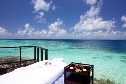 luxuryaccommodations:  Jumeirah Vittaveli Nestled on a small atoll in the middle of the Indian Ocean