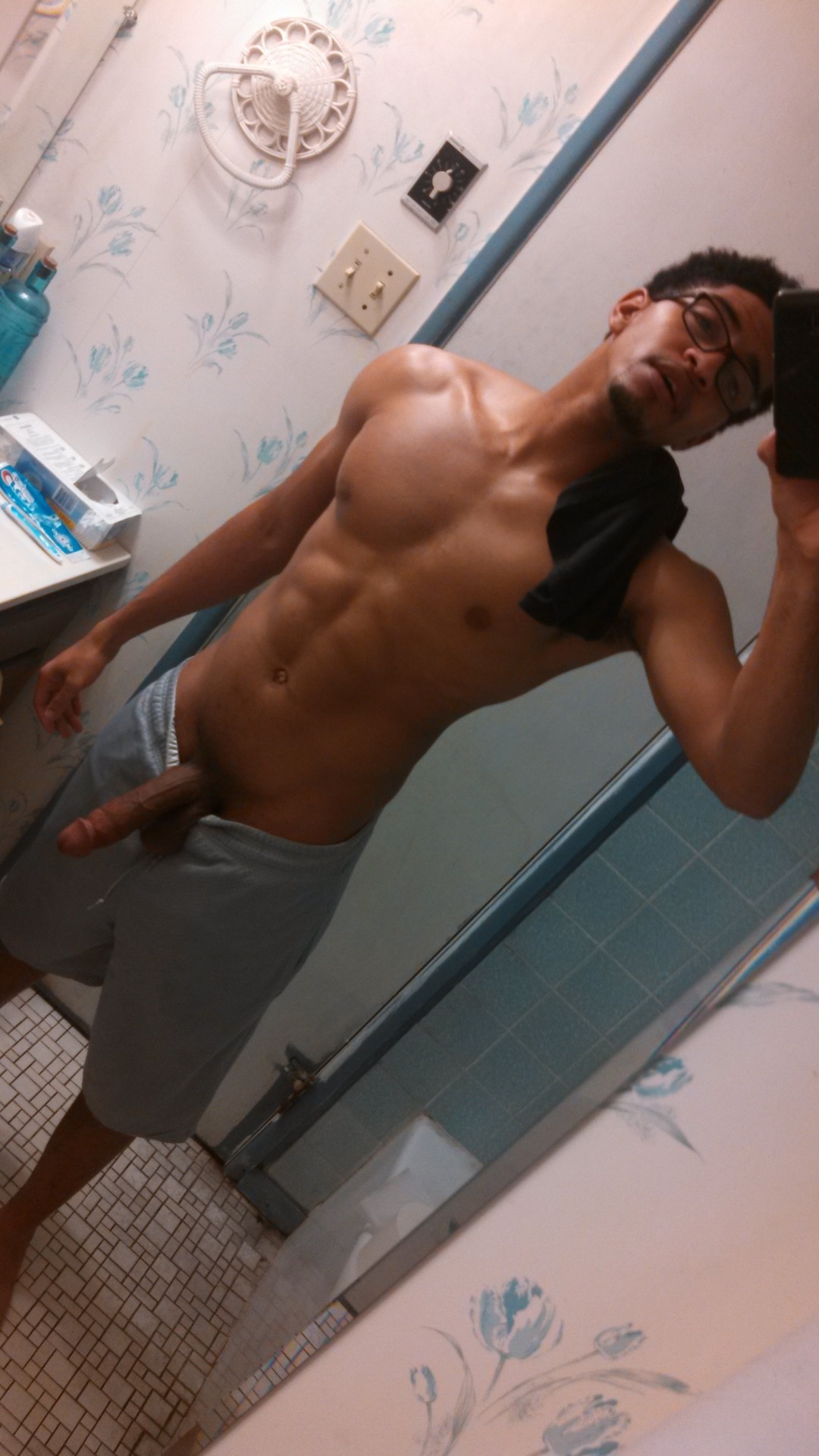 roheartlessro:  trecloud:  I just need you on your knees in front of me…  Yes sir!!!