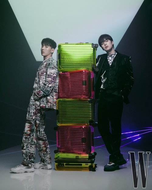 @OfficialMonstaX: #몬스타엑스 #셔누 #민혁#리모와 Neon Clash 화보@RIMOWA@wkorea #MONSTAX #MONSTA_X#SHOWNU #MINHYUK 