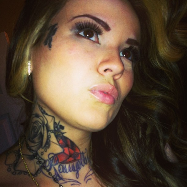 tatubaby:  “Never look down on anyone , unless your helping them back up”❤