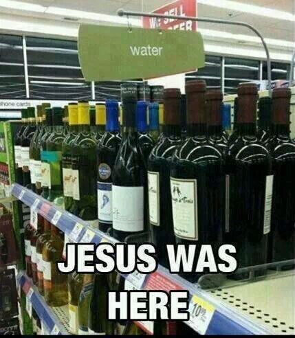 lapalomafolladora:  Yisus estuvo aquí… y más milagroso que nunca Convirtió el agua en vino, con sus botellas y su etiquetas