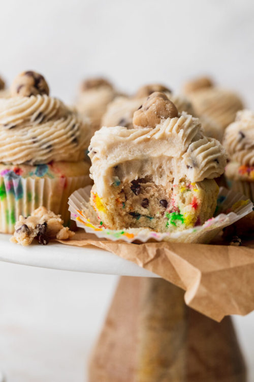 katiiie-lynn:  sweetoothgirl:cookie dough cupcakes   @mossyoakmaster 😍😍😍   😍🤤🤤