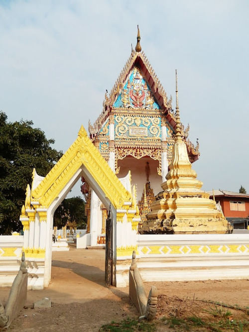 Wat Taku, Ang thong, ThailandThis temple located in Ang Thong (about forty kilometers from Lopburi o