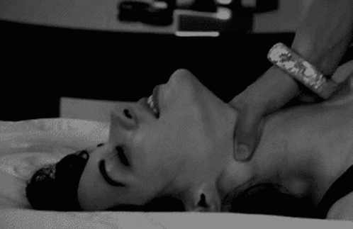babygirlbubble:he chokes me so good 