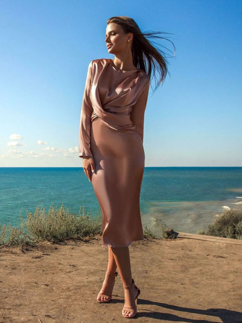 Sun, sand and golden tan - svelte silky dress