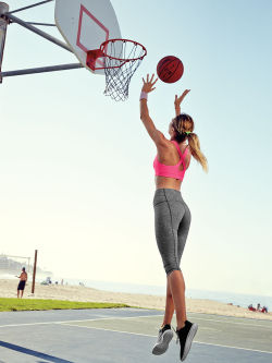  @AnnaBanks: Playing some hoops with some friends. I was surprised I was actually able to make a basket. #AmISportyYet?  