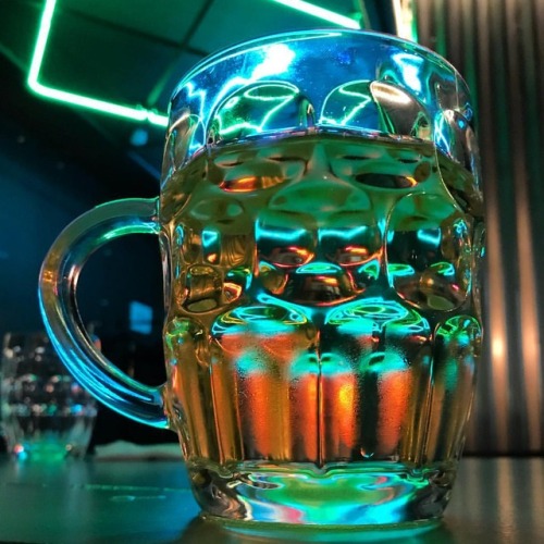 Beer mug #beer #beermug #glass #neon #neonlight #beverage #alcohol #drinks #transparent #backlight #