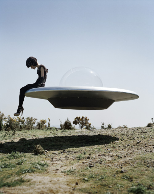 ohyeahpop:Kinga Rajzak on flying saucer, Eglingham Hall, Northumberland, 2009 - Ph. Tim Walker