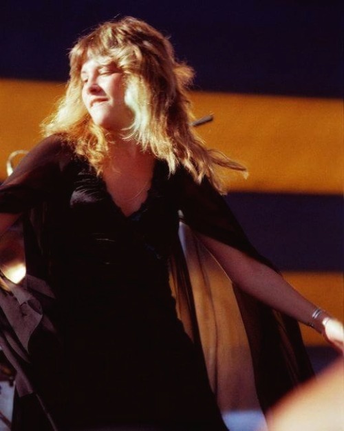 golddustsoul: A young & dewy fresh-faced Stevie performing with Fleetwood Mac in 1976.