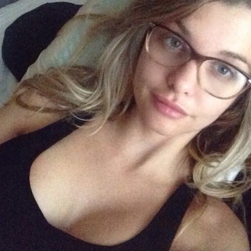 a43uakr7:  Emily Sears| GEEKY GIRL | NERDY GIRLS | GORGEOUS | BEAUTIFUL | STUNNING