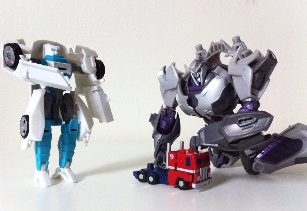 thistlebot:   “Vvvwwoooshh!”  “Pew pew pew!”  “Haha! Now I, Starscream,