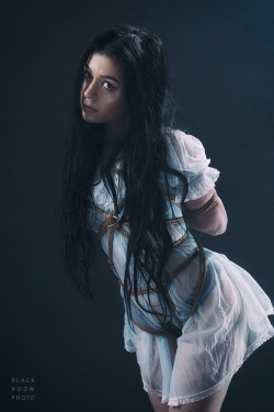 ghostlikecrime:  A damsel but not in distress   Rope: blackroomphoto Photography: blackroomphoto 