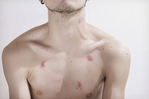shirtlessboys:  (by John Zayas)
