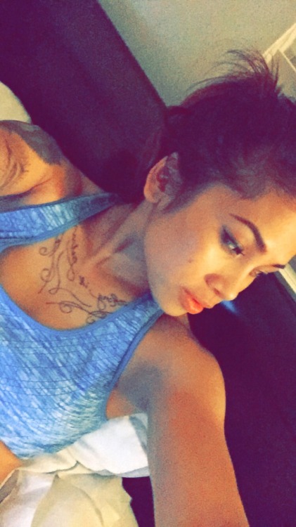 itspameladelacruz:  Look at that mole …  Cute ass 😍😍😍