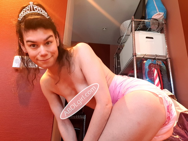 emma-abdlgirl:I’m feeling like a real princess with my crown and pink DC Amor diaper 