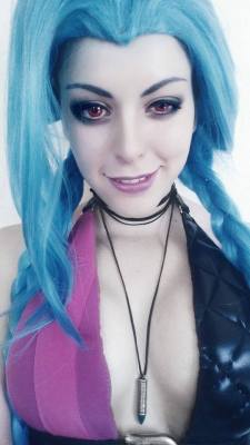 league-of-legends-sexy-girls:Jinx Cosplay