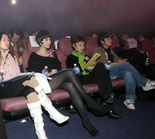 http://asiancelebritytights.tumblr.com/post/54076508087