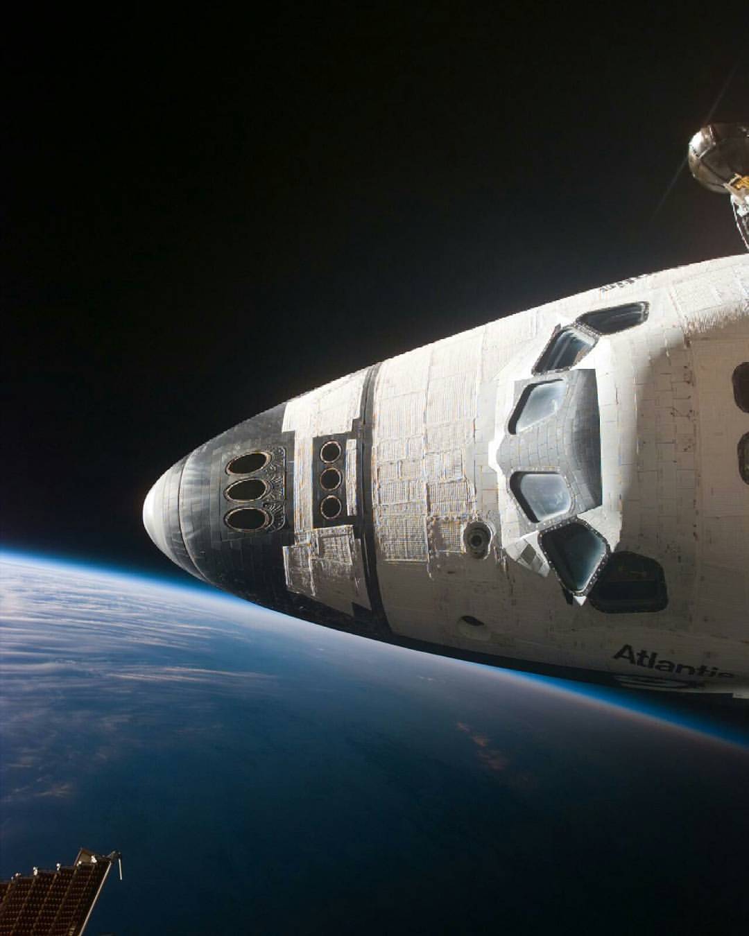 astrolorenzo:  Soon after the astronauts docked the space shuttle Atlantis with Russia’s