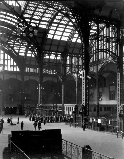 vintageeveryday:Penn Station, Manhattan, 1930s.