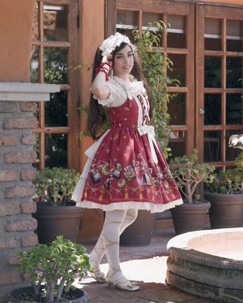 TBT to this shoot ❤️ I don’t have red dresses like this one by @metamorphosetempsdefille but now I w