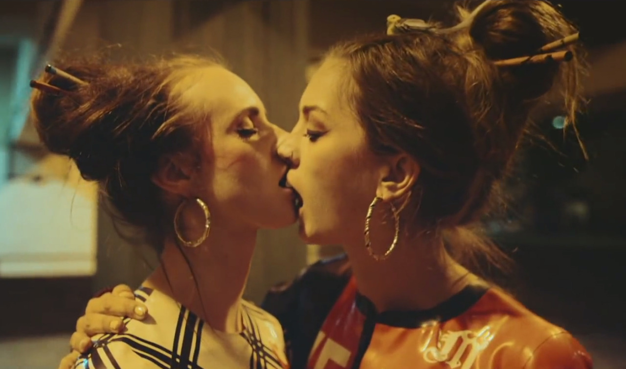truangles:  the two dream scandinavian babes, MØ and Elliphant