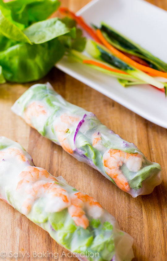 foodffs:  Homemade Fresh Summer Rolls with Easy Peanut Dipping Sauce.Really nice