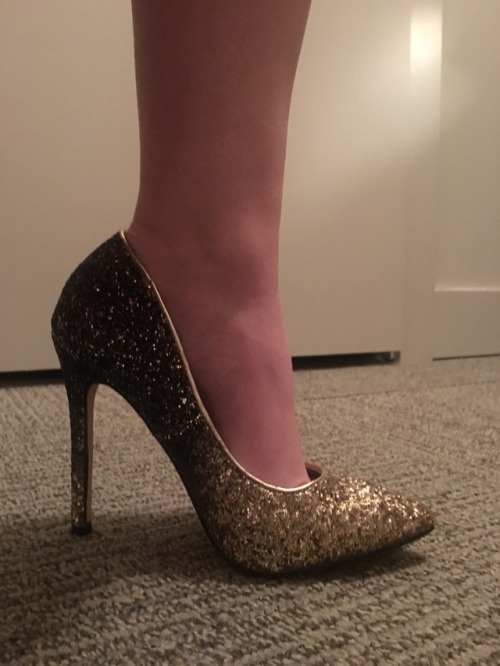 My feet are so sore and sweaty from being in my heels… would love to make someone massage my 