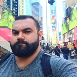 moxieracer:  Grumpy faced in NYC