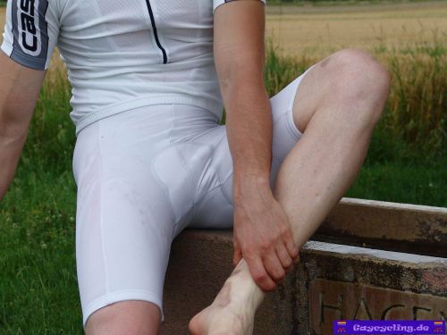bulgemaster2:  Gaycycling_Attila21_ThePitcherGoesOftenToTheWell