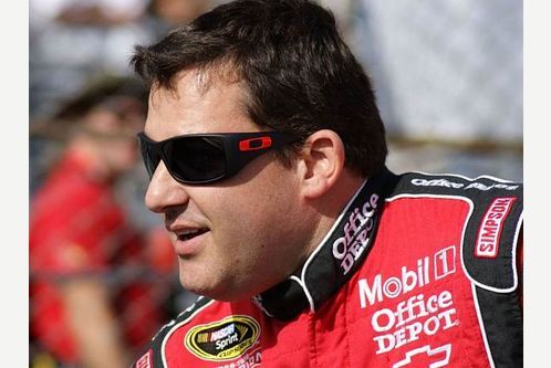 dadsnme:  Tony Stewart :) SOOO HANDSOME! Follow ME at http://dadsnme.tumblr.com/