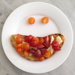 Domenicacooks:  Lunch! It’s Simple: Drizzle Some Olive Oil On A Slice Of Good Bread.