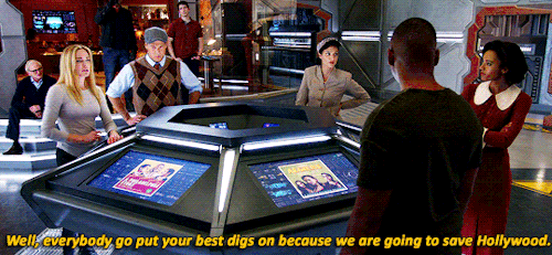 canarygifs:Sara’s “snazzy send-offs”