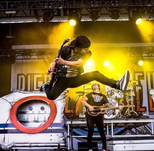 Vic Fuentes | Pierce the Veil Photo: Andrew Wendowski
