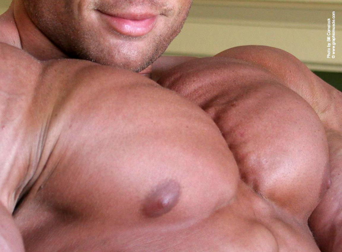 getnbiggrto:  He can bury his own face there.