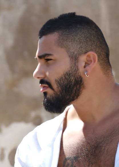 musclegalore:  Hairy chest and a beard, ugghhh! 