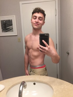 nikehomie:  I’m a lil thot homie and I’m deluxe af