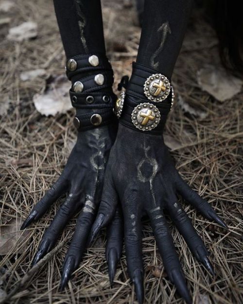 amaranth-devi: Sharon Ehman (@toxicvision) ravencurseshop.com