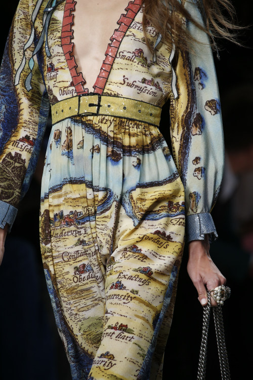 couture-heaux: Details at Gucci Spring 2016 RTW