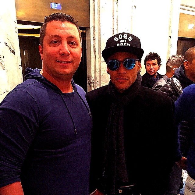 fzneymar:  12.01.2015 Neymar mit Fans in der Turkei  Photo by @gulcyl @sporhocam
