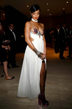  Rihanna attending the amfAR LA Inspiration Gala (29.10.2014.) 