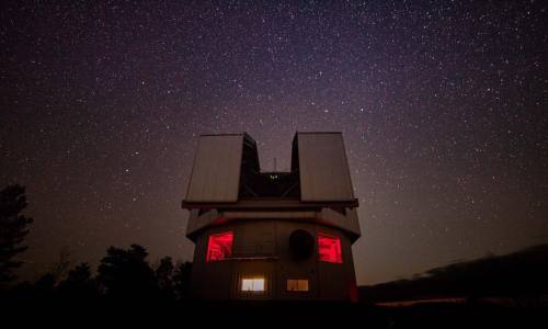 Picturesque as always, the night sky above Lowell’s Discovery Channel Telescope last night. Ph